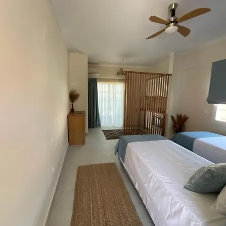 Nereides Suites Agios Gordios  Extérieur photo