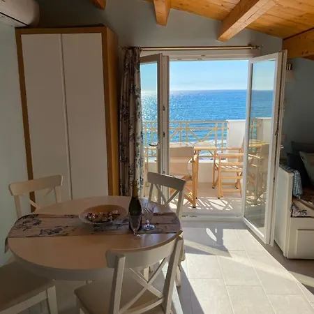 Nereides Suites Agios Gordios  Extérieur photo